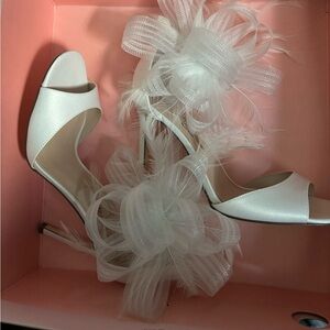 Nina Ivory heels size 9 with ankle, bow, and feathers